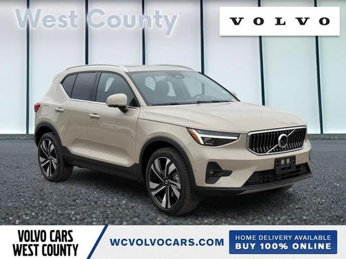2025 Volvo XC40 B5 Plus Bright Theme
