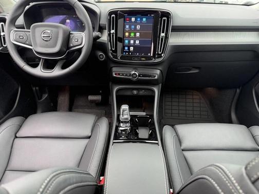 2025 Volvo XC40 B5 Plus Bright Theme
