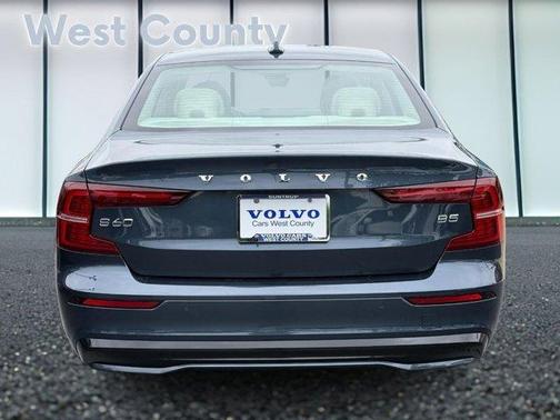 2024 Volvo S60 B5 Plus Dark Theme