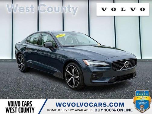 2024 Volvo S60 B5 Plus Dark Theme
