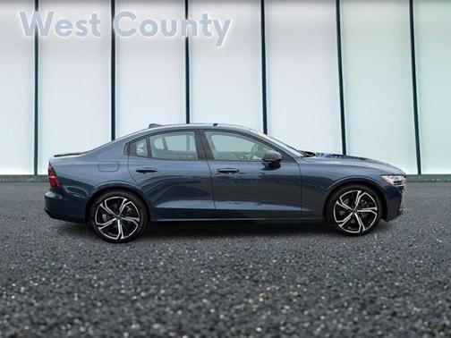 2024 Volvo S60 B5 Plus Dark Theme