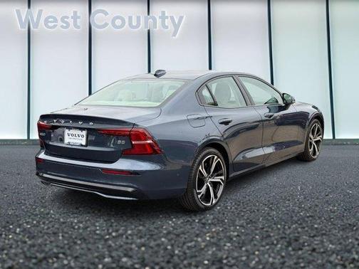 2024 Volvo S60 B5 Plus Dark Theme