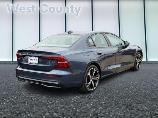 2024 Volvo S60 B5 Plus Dark Theme