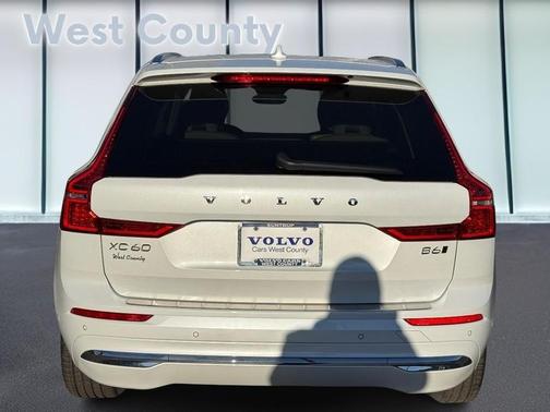 2023 Volvo XC60 B6 Ultimate Bright Theme