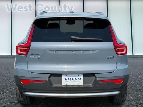 2023 Volvo XC40 B5 Ultimate Bright Theme