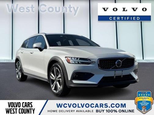 2025 Volvo V60 Cross Country B5 Plus