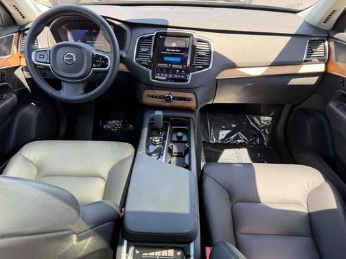 Onyx Black 2025 Volvo XC90 B6 Plus 7-Seater