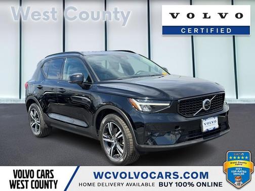Black Stone 2023 Volvo XC40 B5 Plus Dark Theme