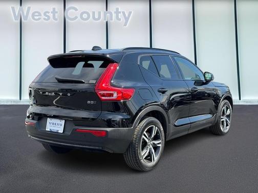 Black Stone 2023 Volvo XC40 B5 Plus Dark Theme