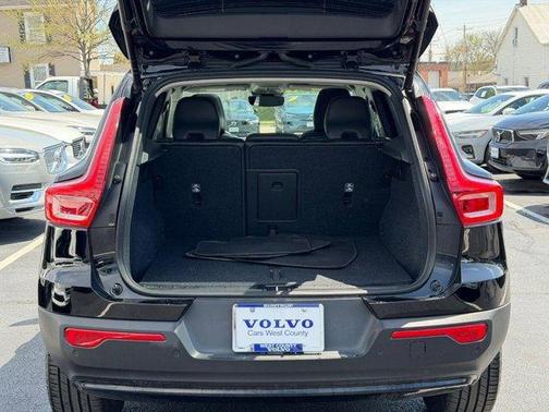 Black Stone 2023 Volvo XC40 B5 Plus Dark Theme