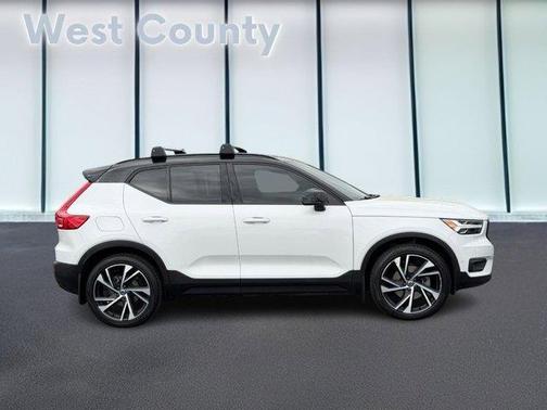 Crystal White 2021 Volvo XC40 T5 R-Design