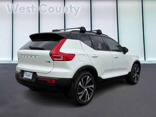 Crystal White 2021 Volvo XC40 T5 R-Design