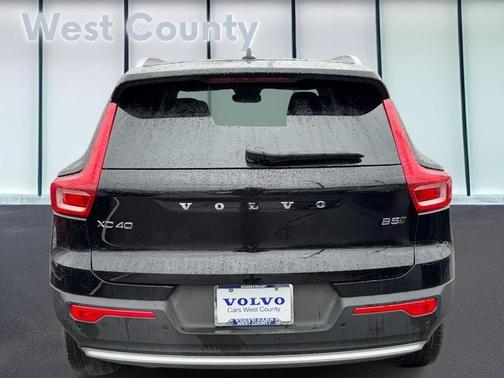 2025 Volvo XC40 B5 Core Bright Theme