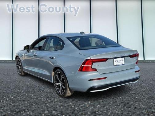 2024 Volvo S60 B5 Ultimate Dark Theme