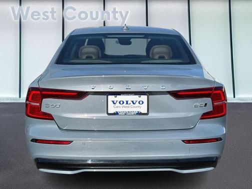 2024 Volvo S60 B5 Ultimate Dark Theme