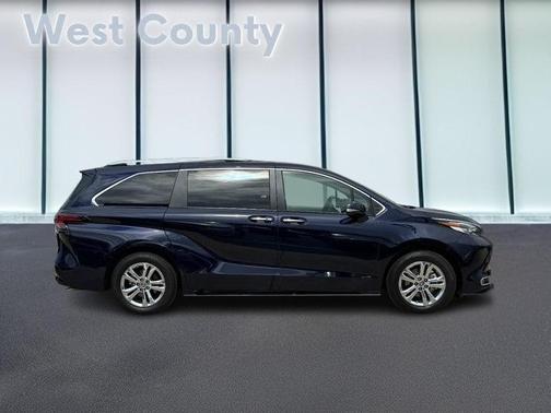2023 Toyota Sienna Platinum 7 passenger