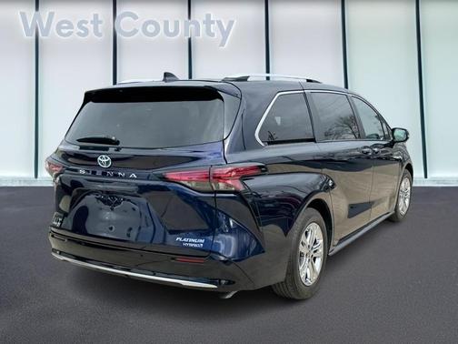 2023 Toyota Sienna Platinum 7 passenger