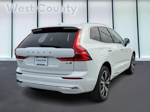 2023 Volvo XC60 B5 Ultimate Bright Theme