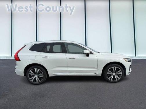 2023 Volvo XC60 B5 Ultimate Bright Theme