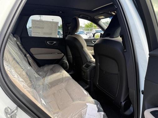 2026 Volvo XC60 Plug-In Hybrid T8 Plus