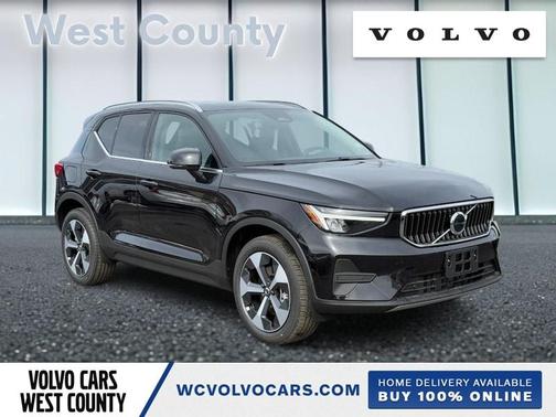 2025 Volvo XC40 B5 Core Bright Theme