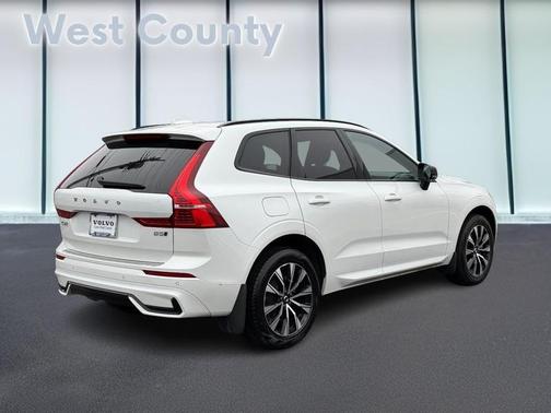 2024 Volvo XC60 B5 Plus Dark Theme