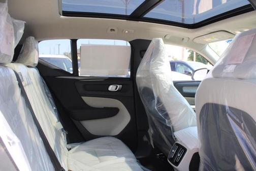 2025 Volvo XC40 B5 Plus Dark Theme