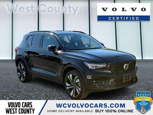 2025 Volvo XC40 B5 Plus Dark Theme