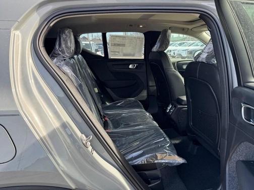 2026 Volvo XC40 B5 Ultra