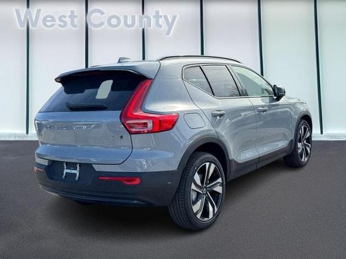 2026 Volvo XC40 B5 Ultra