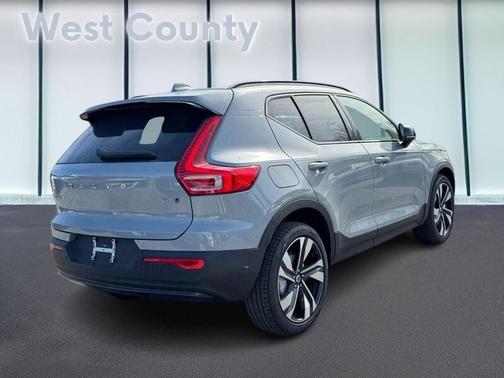 2026 Volvo XC40 B5 Ultra