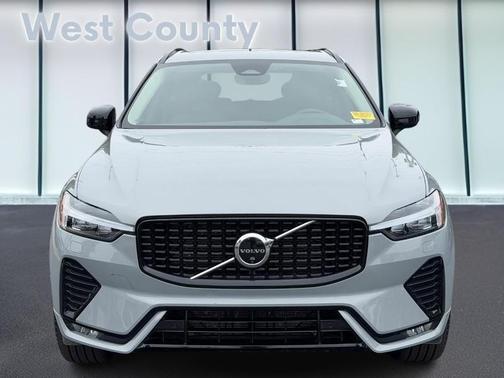 Metallic 2025 Volvo XC60 B5 Plus