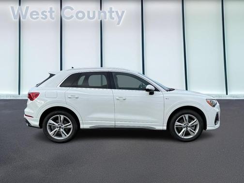 2021 Audi Q3 45 S line Premium