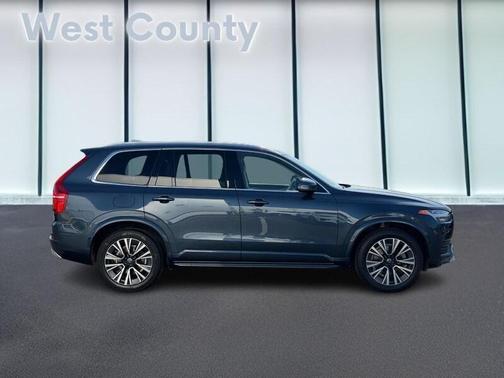 Denim Blue 2022 Volvo XC90 T6 Momentum 7 Passenger