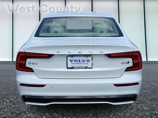 2024 Volvo S60 B5 Plus Dark Theme