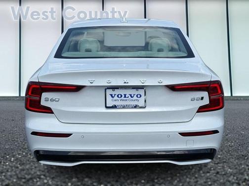 2024 Volvo S60 B5 Plus Dark Theme