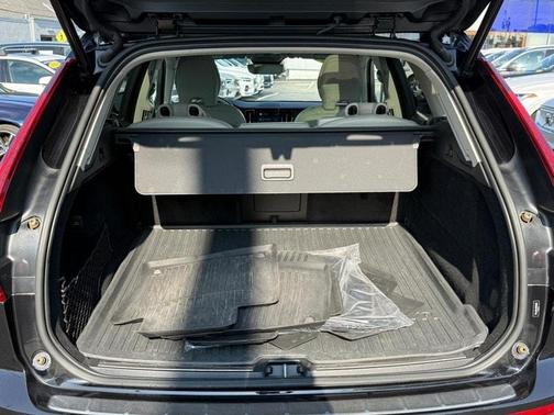 2022 Volvo XC60 B5 Inscription