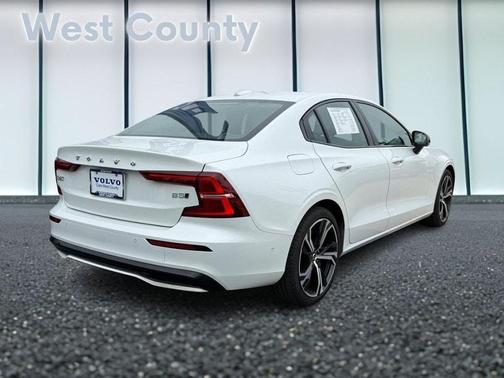 2024 Volvo S60 B5 Plus Dark Theme