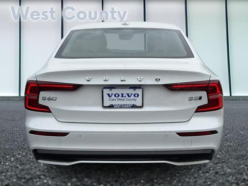 2024 Volvo S60 B5 Plus Dark Theme