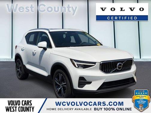 Crystal White Pearl 2025 Volvo XC40 B5 Core Bright Theme