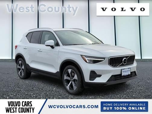 2025 Volvo XC40 B5 Core Bright Theme