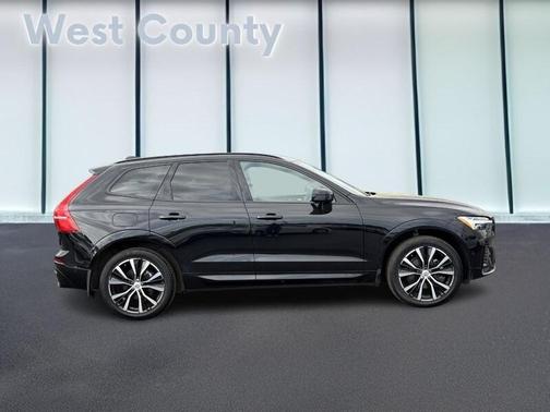 Onyx Black 2024 Volvo XC60 B5 Plus Dark Theme