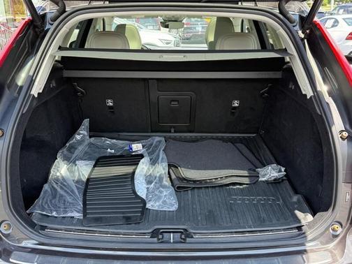 2022 Volvo XC60 B5 Momentum