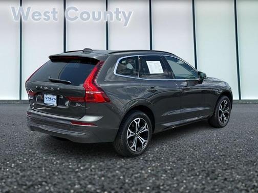 2022 Volvo XC60 B5 Momentum