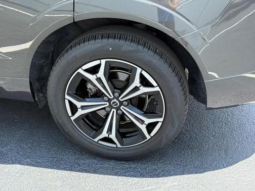 2022 Volvo XC60 B5 Momentum