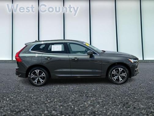 2022 Volvo XC60 B5 Momentum