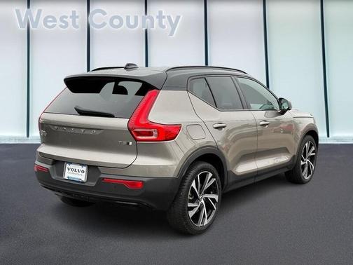 2022 Volvo XC40 T5 R-Design