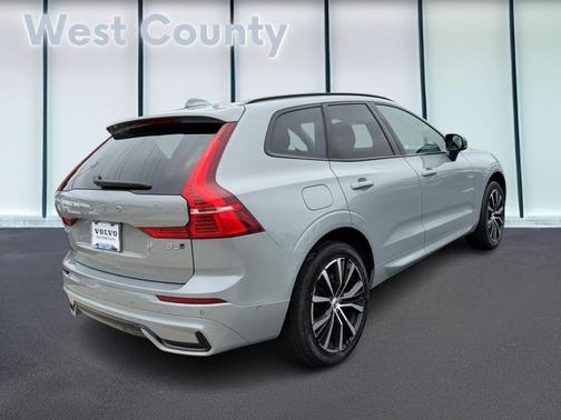 Metallic 2025 Volvo XC60 B5 Plus