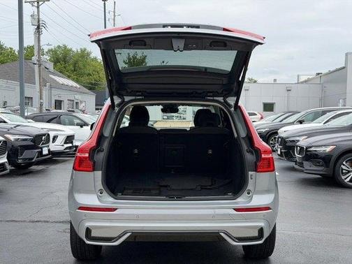 Metallic 2025 Volvo XC60 B5 Plus