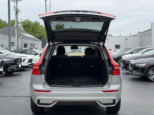 Metallic 2025 Volvo XC60 B5 Plus
